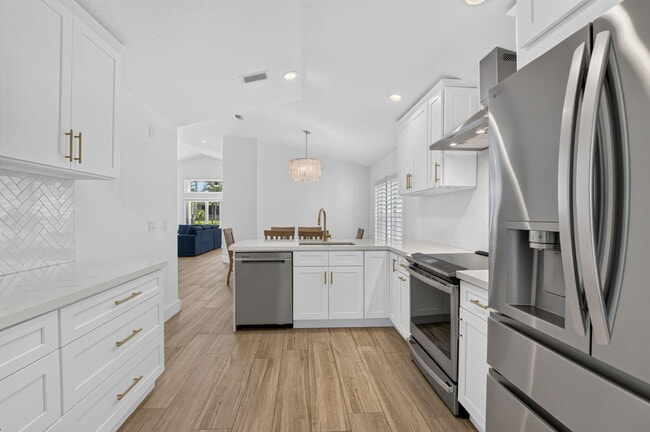 Building Photo - 621 Anchor Point
