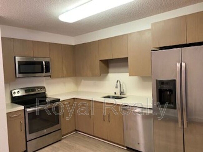 Building Photo - 7000 Hawaii Kai Dr