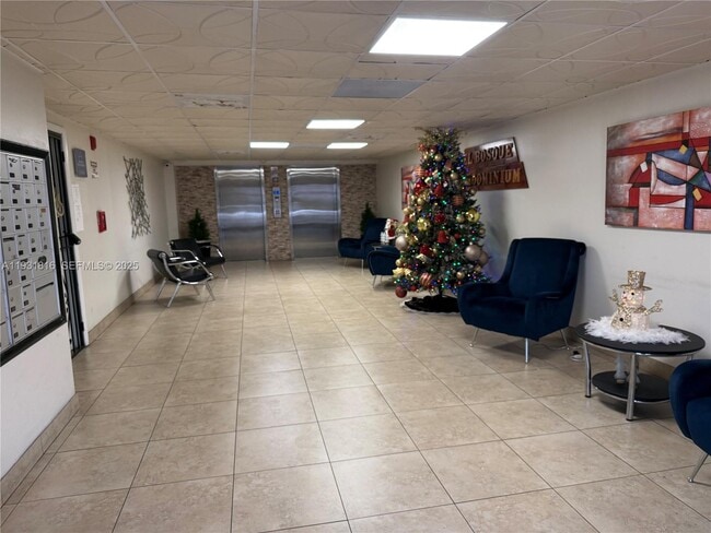 Building Photo - 777 SW 9th Ave