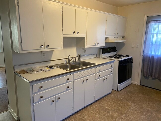 Building Photo - 2010 Capitol Ave