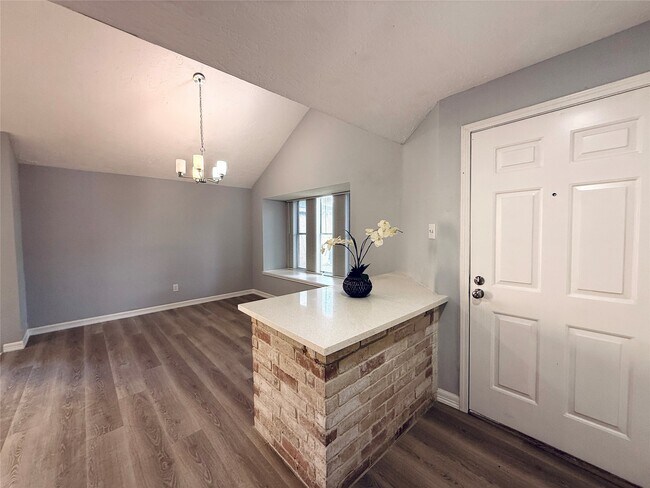 Building Photo - 8322 Sandy Glen Ln