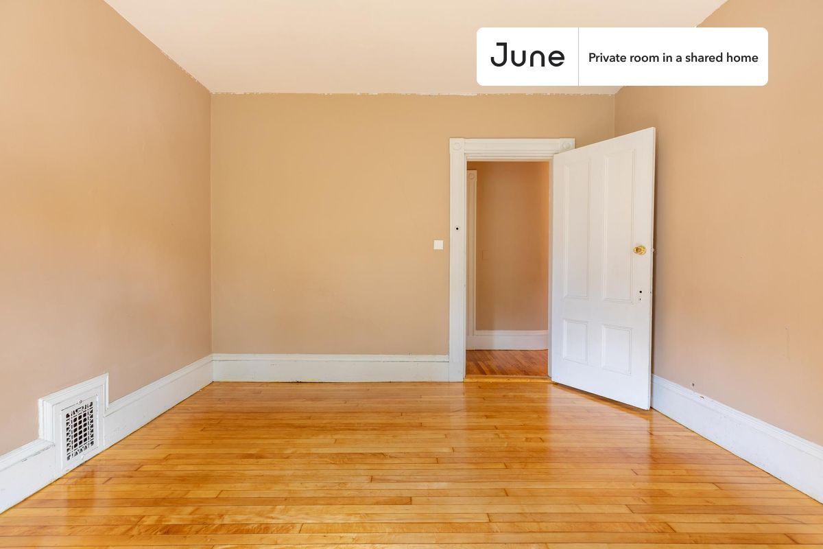 Building Photo - Room in Shared 6 bed/2 bath home