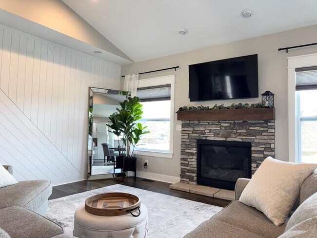 Building Photo - 1285 Sweet Grass Trail N