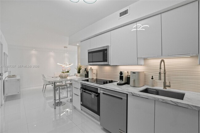 Building Photo - 6770 Indian Creek Dr