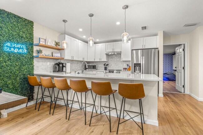 Building Photo - 10703 Del Prado Dr S