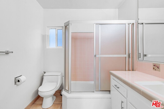 Building Photo - 122 Croft Ave