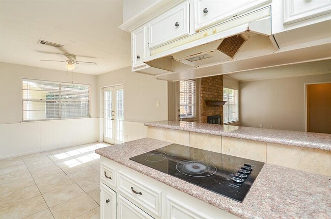 Building Photo - 14106 Locke Ln