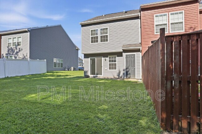 Building Photo - 65 Darien Dr