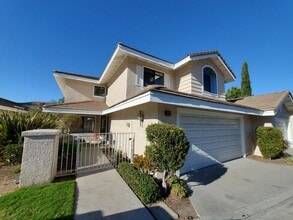 Building Photo - Beautiful Woodbridge/Lakeside Home for Lease!