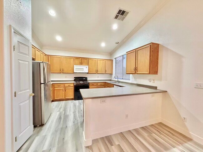 Building Photo - 6436 Casamar St