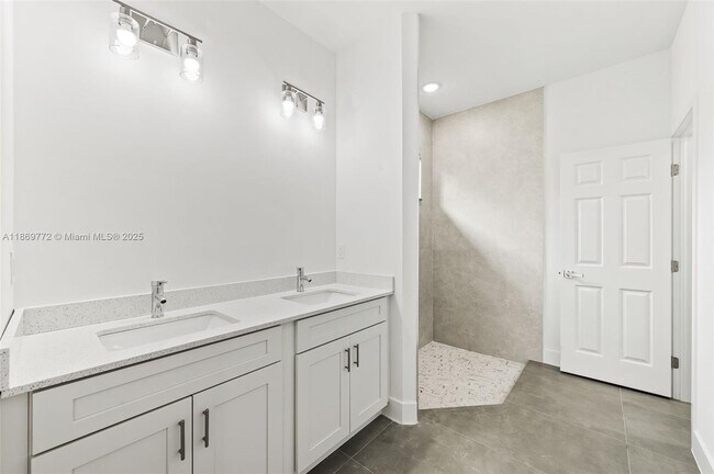 Building Photo - 3705-3737 37th St SW