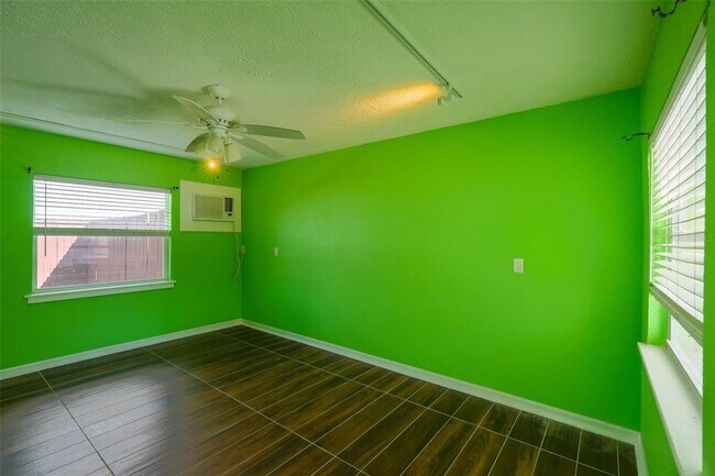 Building Photo - 115 145th Ave