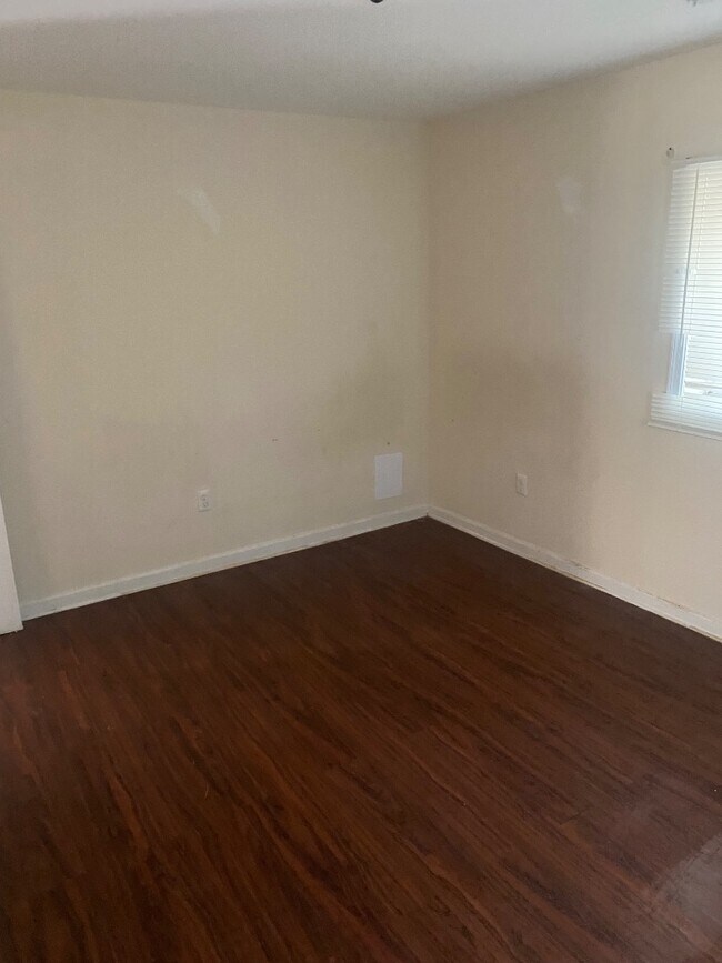 Building Photo - 1810 Ozone Ct