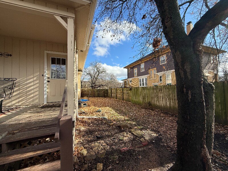 Building Photo - 940 S Cedar St