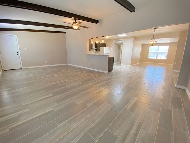 Building Photo - Northeast El Paso 3 bed with Refrig A/C
