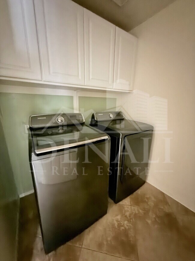 Building Photo - 1845 E Aloe Pl