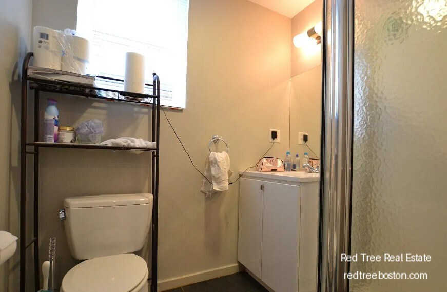 Building Photo - 53 Glenville Ave