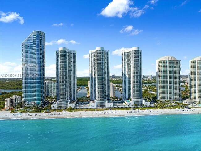 Building Photo - 15811 Collins Ave