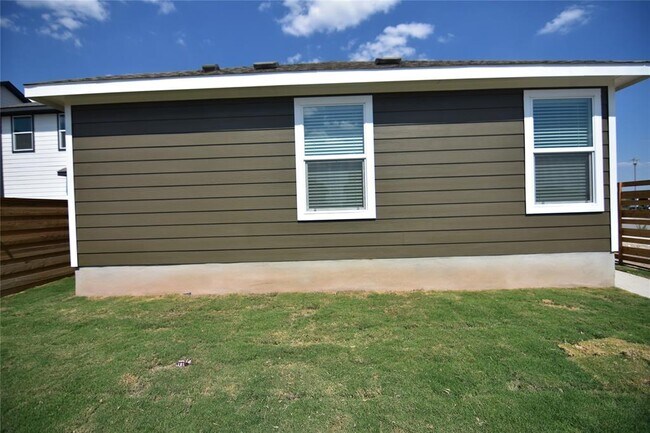 Building Photo - 275 Bugbee