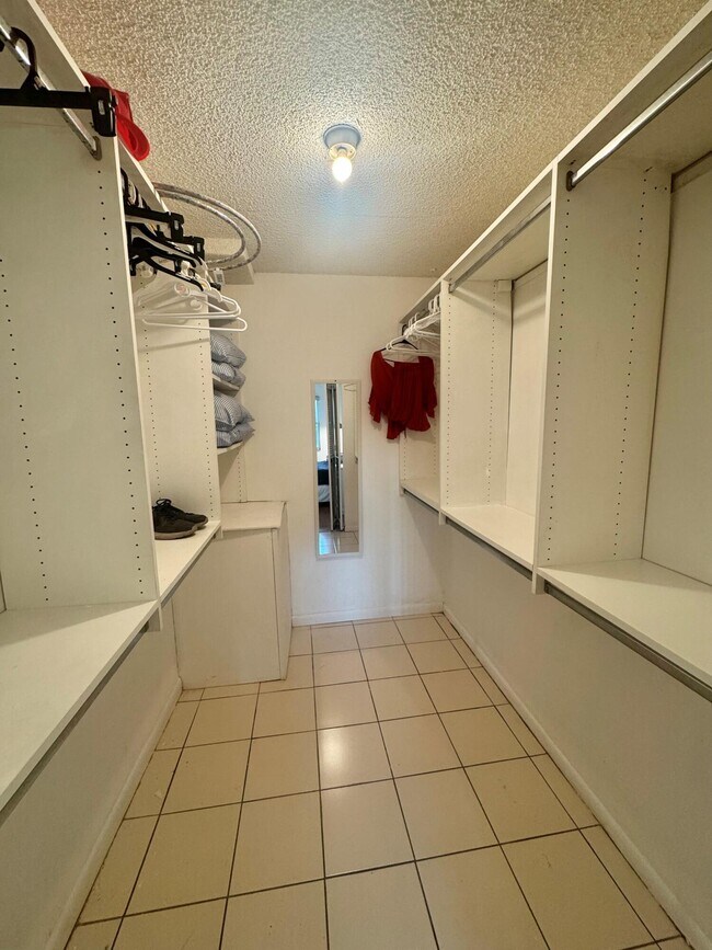 Building Photo - 500 Davis Rd