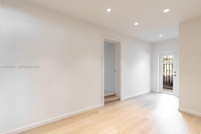 Building Photo - 2850 Sheridan Ave