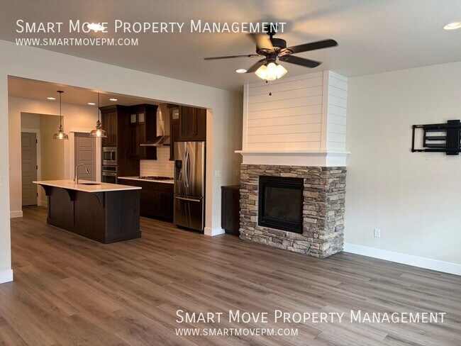 Building Photo - 2100 N Woodcreek St