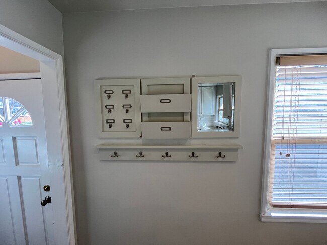 Building Photo - Charming 4 Bedroom 2 Bath Home in Sugarhouse!