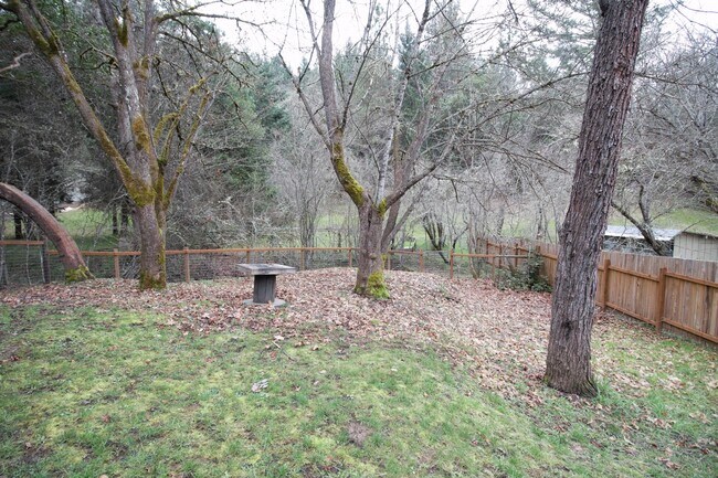 Building Photo - Daisy Creek Cottage: Fully Furnished 2bd/1ba, Fenced Yard, Utility Fee $300