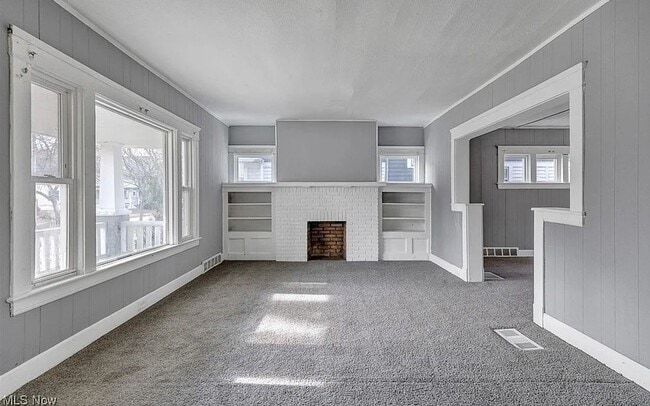 Building Photo - 9901 Yale Ave