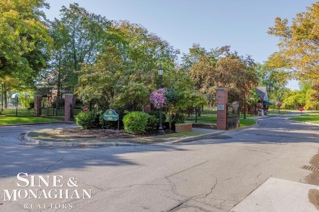 Building Photo - 744 Trombley Rd