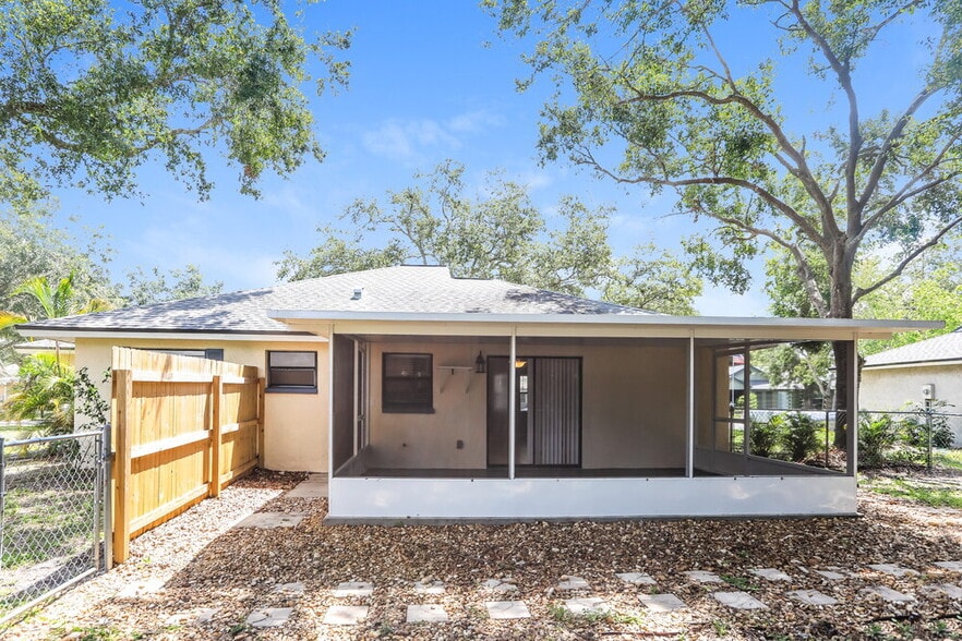 Building Photo - 1545 Deer Hollow Blvd