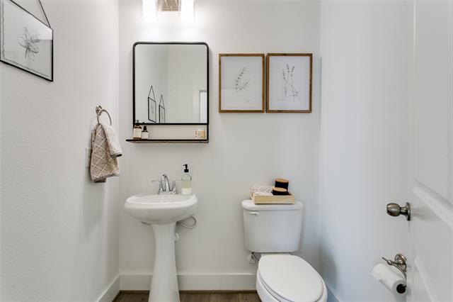 Building Photo - 7605 Reis Ln