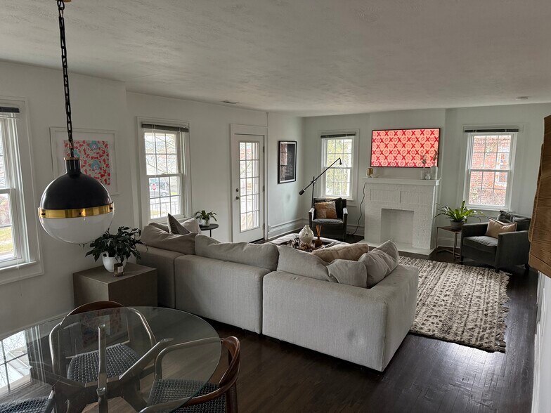 Building Photo - 1946 Guilford Rd