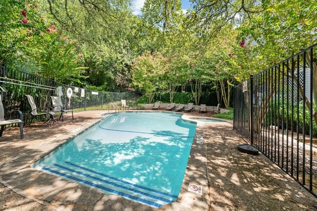 Building Photo - MOVE-IN TODAY: Updated 3 BR / 2.5 BA in S Austin - Walkable Location - W/D Included