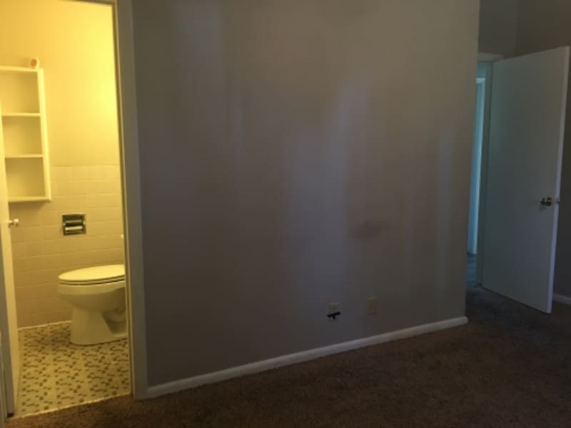Building Photo - 703 Carriage Ct