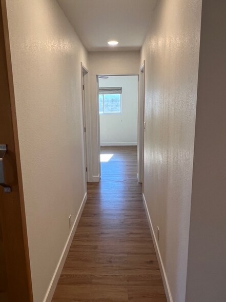 Building Photo - 402 E Las Palmaritas Dr