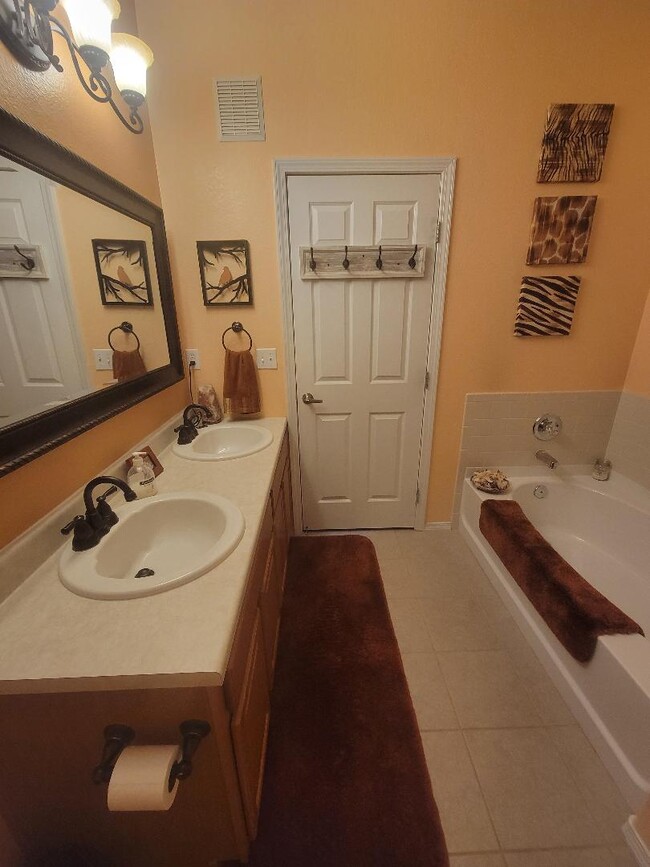 Building Photo - 8489 Canyon Rim Cir