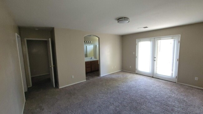 Building Photo - 4 bedroom 2-baths