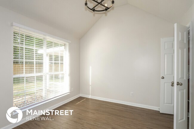 Building Photo - 4451 Lunsford Dr