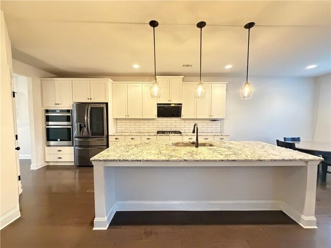 Building Photo - 1545 Dahlia Dr