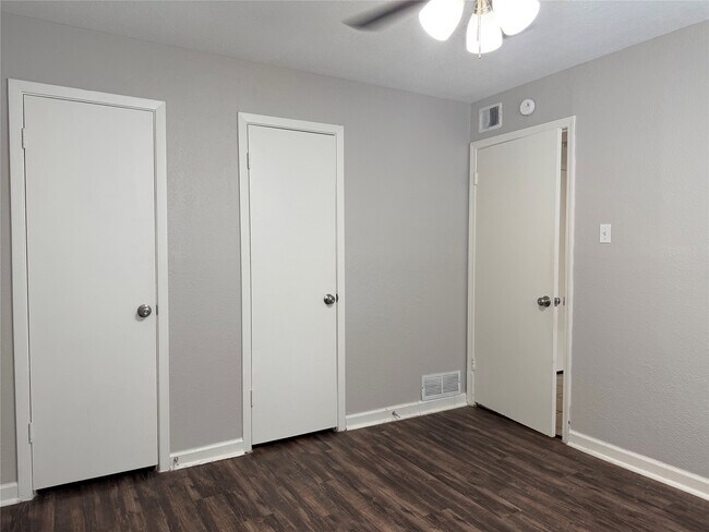 Building Photo - 2102 5th Ave N