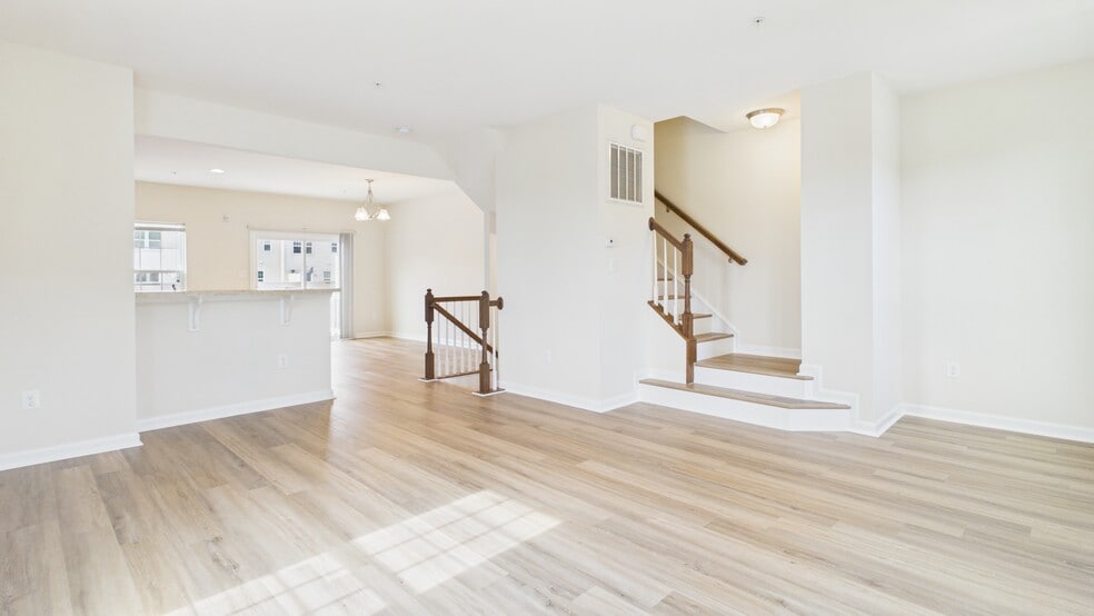 Building Photo - 5423 Saint Rita Dr