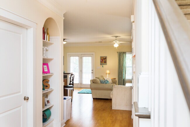 Building Photo - 100 Davis St