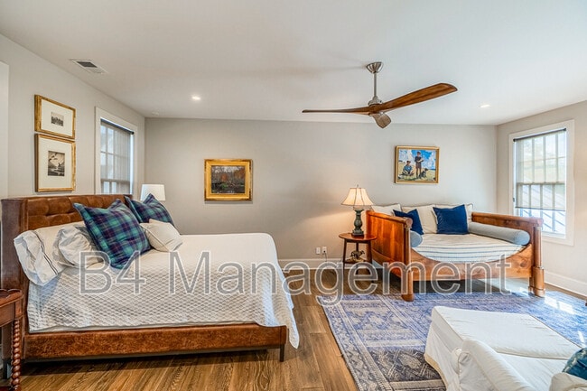 Building Photo - 103 Alester Square