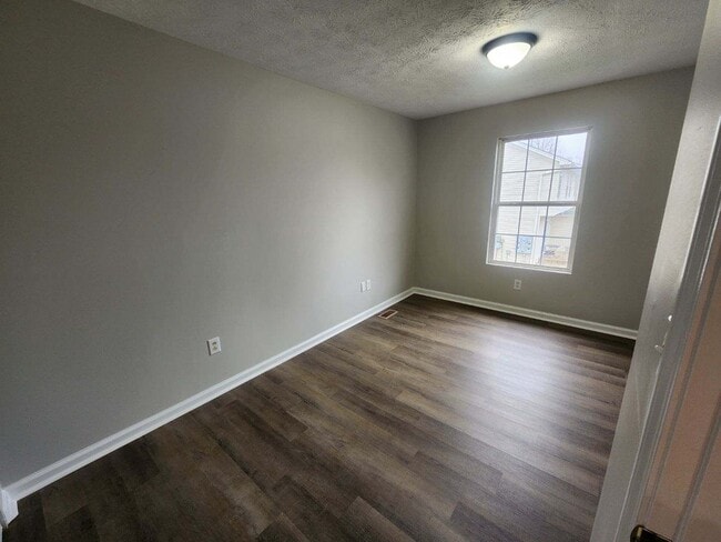 Building Photo - 113 Karen Ct