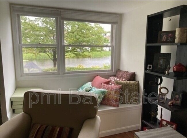 Building Photo - 10 Merganser Way