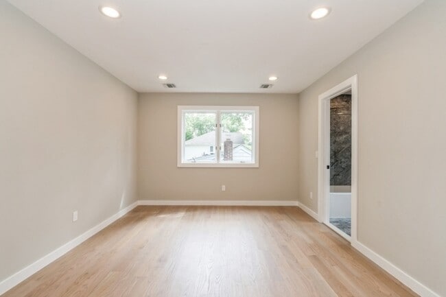 Building Photo - 66 E Gramercy Pl