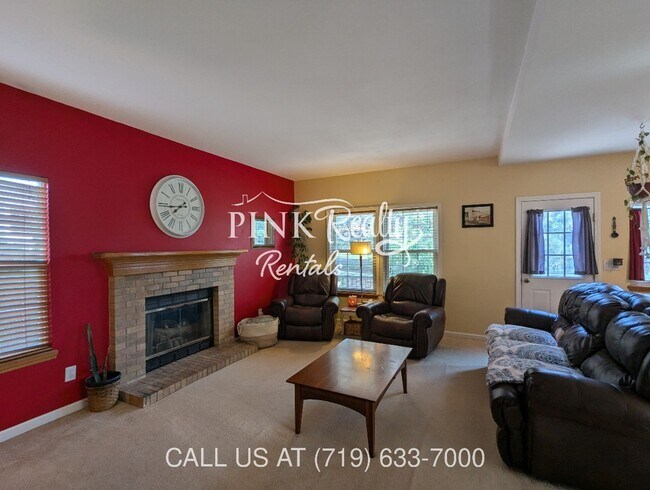 Building Photo - 8560 Avens Cir