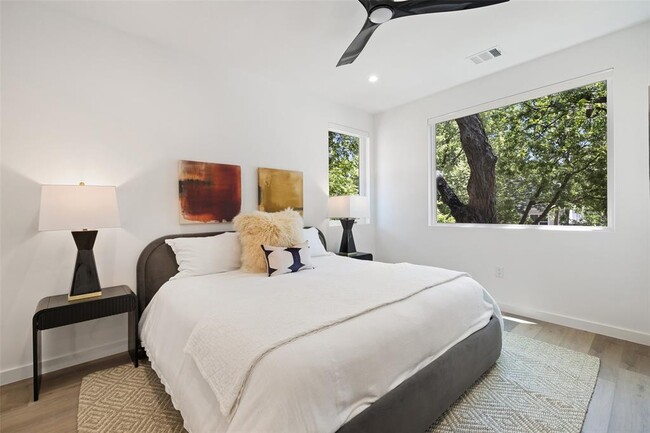 Building Photo - 1800 Singleton Ave