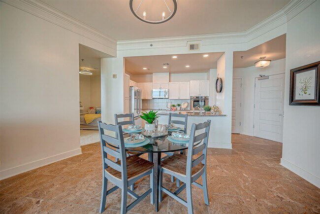 Building Photo - 801 E Beach Dr